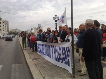 Manifestazione in difesa del "F. Fallacara"